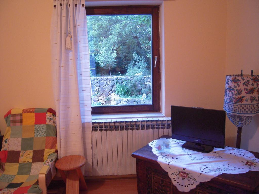 Apartments Ljuba I Mare Malinska Quarto foto